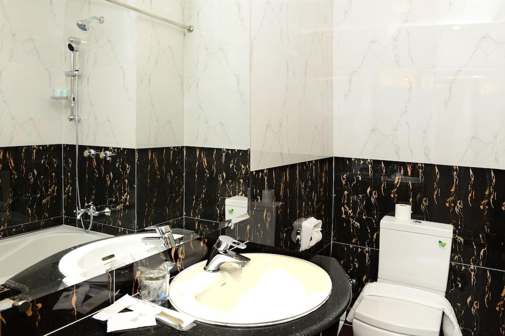 Hotel Grand United - 21St Downtown Yangon Exteriör bild
