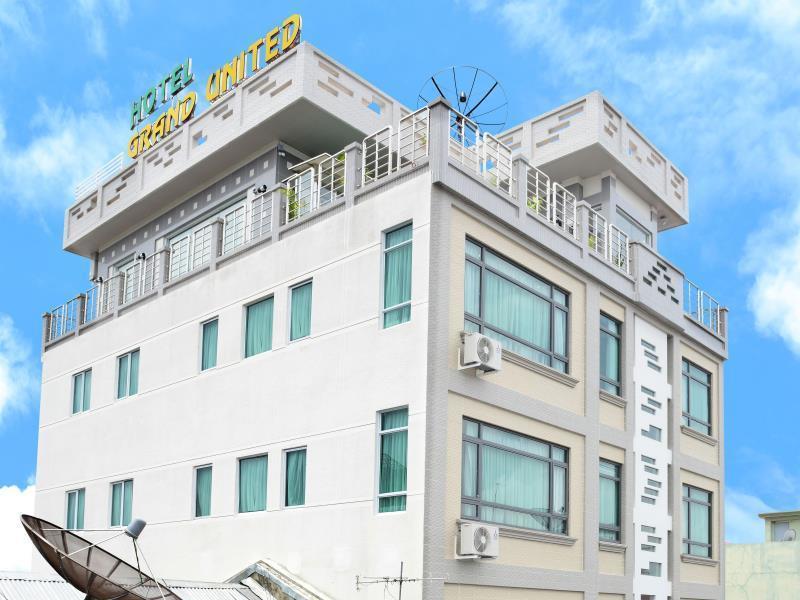 Hotel Grand United - 21St Downtown Yangon Exteriör bild
