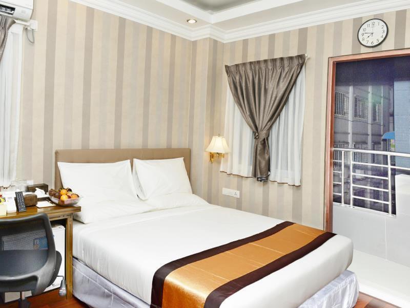 Hotel Grand United - 21St Downtown Yangon Exteriör bild