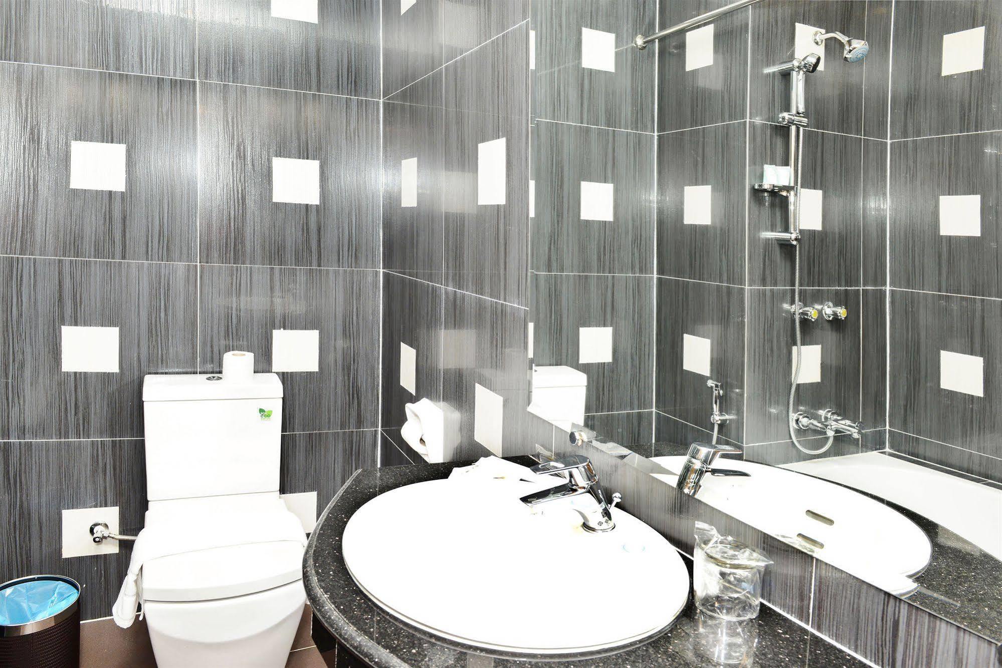 Hotel Grand United - 21St Downtown Yangon Exteriör bild