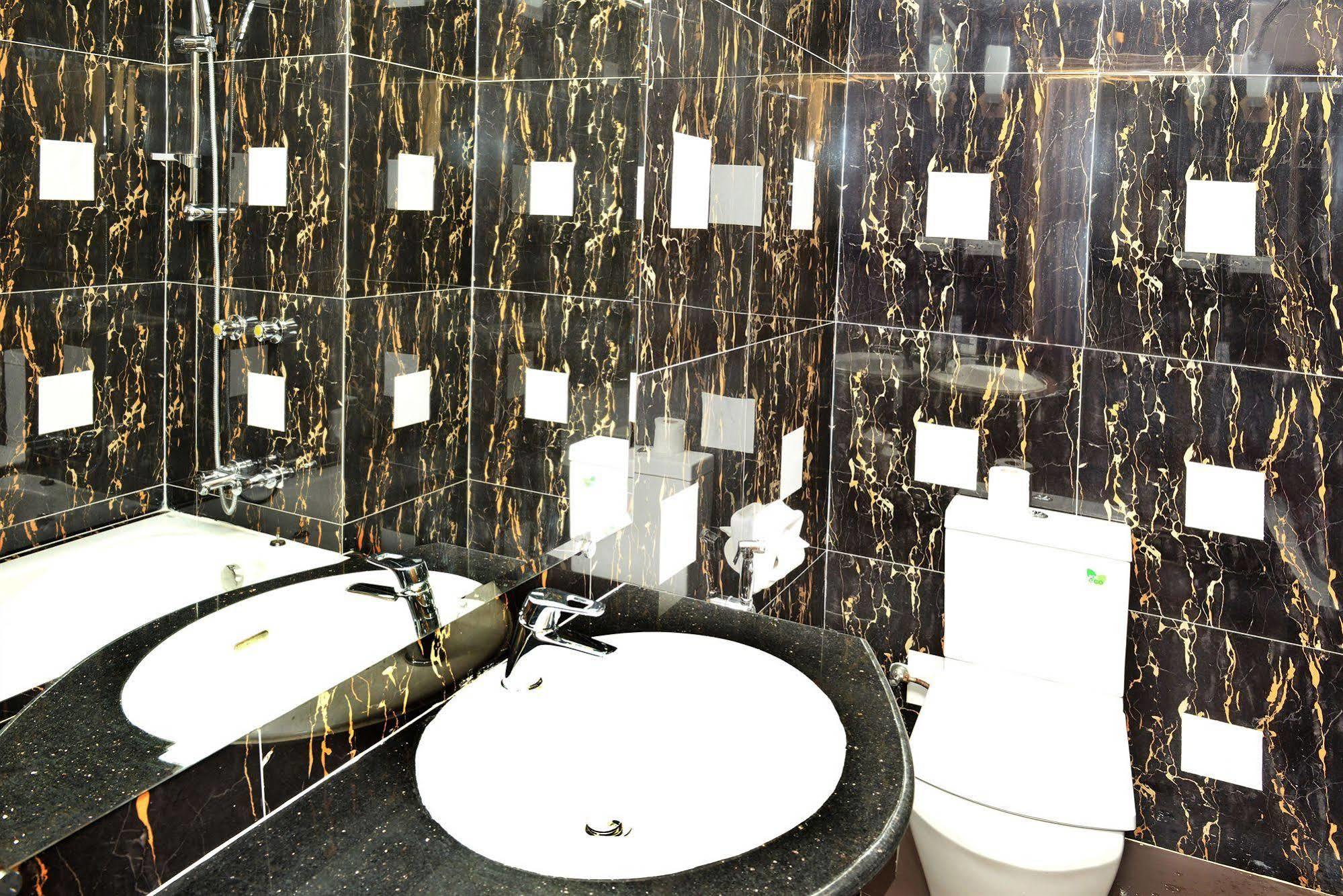 Hotel Grand United - 21St Downtown Yangon Exteriör bild